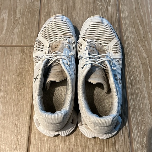 On CLOUD | Well-loved On Cloud Gym Shoes | Box Included | White | Size 7.5 - Picture 6 of 7